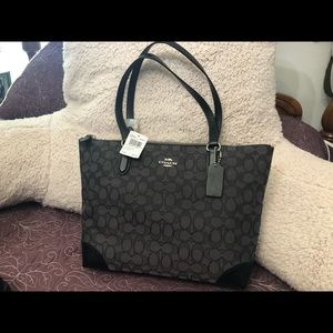 Authentic coach purse new w/ tag